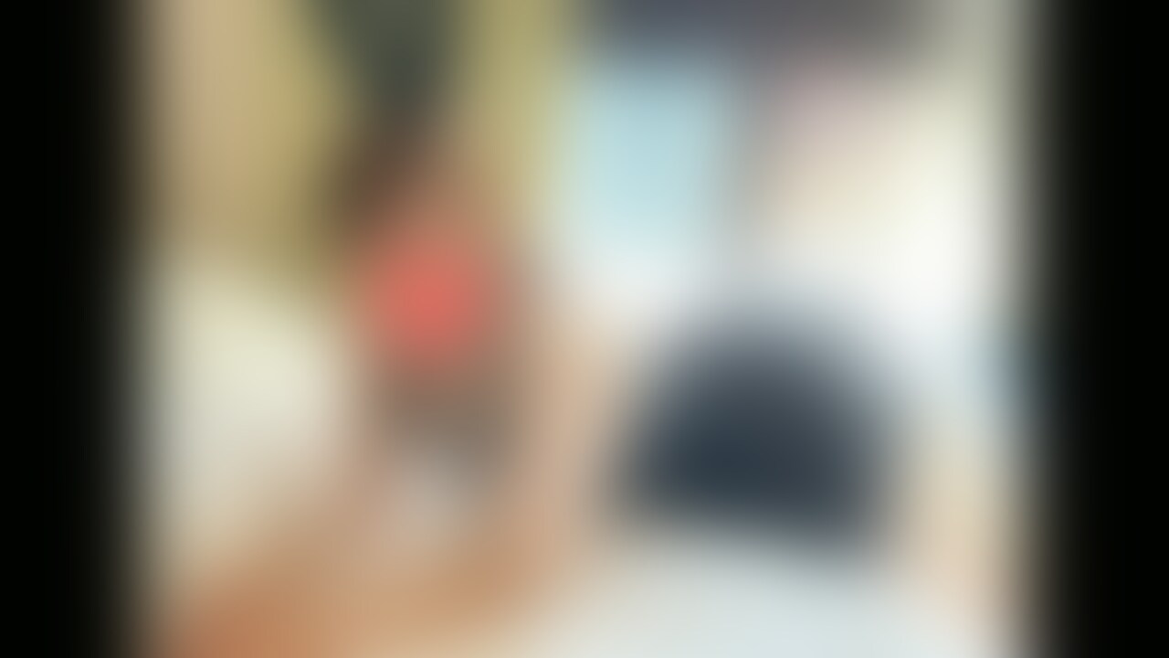 先週お休みした分の動画です！ほぼ同時刻にこの動画の後編とこの子の動画を一本にまとめた単品購入用の全編動画を投稿しますのでそちらも是非ご覧ください！
前編が→https://myfans.jp/posts/13f99213-7378-460c-9d20-94fb40f11f44
なので前編を見てからこの動画を見ることをお勧めします💦

前編で自分が体目当てにされていたことを知ったショート美女ちゃんですが、それでもモデルになりたいという夢を叶えるために肉棒を咥えるのが今回の内容になります（僕は偉い人とかではないので僕に枕してもモデルにはなれないのですが笑）

頑張らないとモデルになれないという思いからかなり積極的にしてくれているので助かりましたね笑
動画の後半は股を開いておもちゃでいじめました。現実逃避からか目を瞑っていて背徳感があるシーンが撮れたと思います笑
後編ではこの子にして穢すところを投稿するので後編も是非ご覧ください！ (2/2)