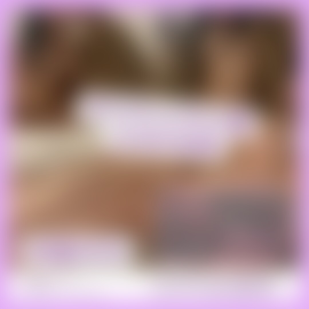 フルサイズ版→ https://myfans.jp/posts/4d3b06eb-c6fa-45c6-baf7-c62da84374fd
前回→ https://myfans.jp/posts/1e768f6e-310d-41bd-8ad5-43c22ff3b470
【動画紹介】
ゆいちゃんの○○○動画のダイジェストです。全部まとめて観たい人向けです
前回の彼氏公認貸出しセックスから暫く経った頃、彼女から連絡が来て会えないかと誘われました。彼氏と喧嘩したから腹いせの浮気セックスを楽しみたいようです😌
という事で今回は浮気成分強めるために何度もディープキスしながらの寝取り○○○セックスを楽しんできました
彼女の可愛らしい顔立ちと細身の身体は本当に綺麗で私の性癖で、そこに淫紋が合わさって一層のエロさを引き立たせてくれます。序盤は彼女に痴態を晒させつつ快楽を与えて楽しみましたが、可愛い喘ぎ声がまた最高ですね。
濡れやすい彼女の身体はすぐに愛液を垂らしてくれて発情アピールをしてくれました。前回と違って緊張もあまり感じられず、オモチャ責めと膣内責めで何度も膣を締め上げ、中イキも無事に仕込めたので大満足です。
後半は挿入しつつキスで浮気要素を強めに感じさせ、膣奥やポルチオを入念に刺激して、彼氏くんでは与えられない快楽を叩き込むのをメインに虐めてあげました。喧嘩した直後に優しくされるとより一層堕ちやすいですからね😌
最後は舌を絡めてディープキスしつつ中出し。前回は最初生ハメNGと言っていたはずの子が、今回は自ら生ハメを求めて腰に足を絡み付けて絶対に抜けないようにしてくるの、エロ過ぎて最高でした🥰
こんな可愛い子が浮気セックスにハマって遊びまわるような世界は最高ですからね、またお誘いが来たらたっぷり○○○して楽しみたいと思います🥰 (2/2)