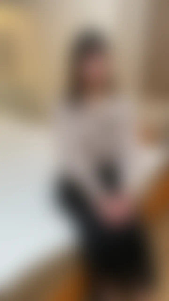 【痴女様奉仕動画】
専業主婦ゆいさん30歳
精子ごっくんしながら何度もイキ狂う
今回の女の子は専業主婦のゆいちゃんです。
ゆいちゃんも精子が大好きな女の子で、
日頃から精子の味を比べる事が趣味だそうです。
精子の味は体型とかに関係なく、
人それぞれ違う事もあれば、
同じ人でも体調や時間帯によって、甘かったり苦かったするとの事です。
まさに「お精子のプロ」です。
そんなゆいちゃんはかなりのドMで、
お尻を叩かれたり、ちょい痛い系のプレイが好きな女の子です。
なので、、
ゆいちゃんのピストンマシンのディルドはビックサイズを使用してみました。
通常サイズも使ってみましたが、明らかにイキ具合が違っていました。 (2/2)