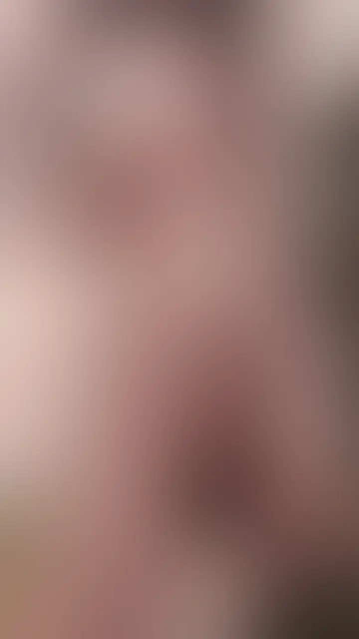 吹いた潮を見て♡ ピストンマシンオナニー✨🤍 (2/2)