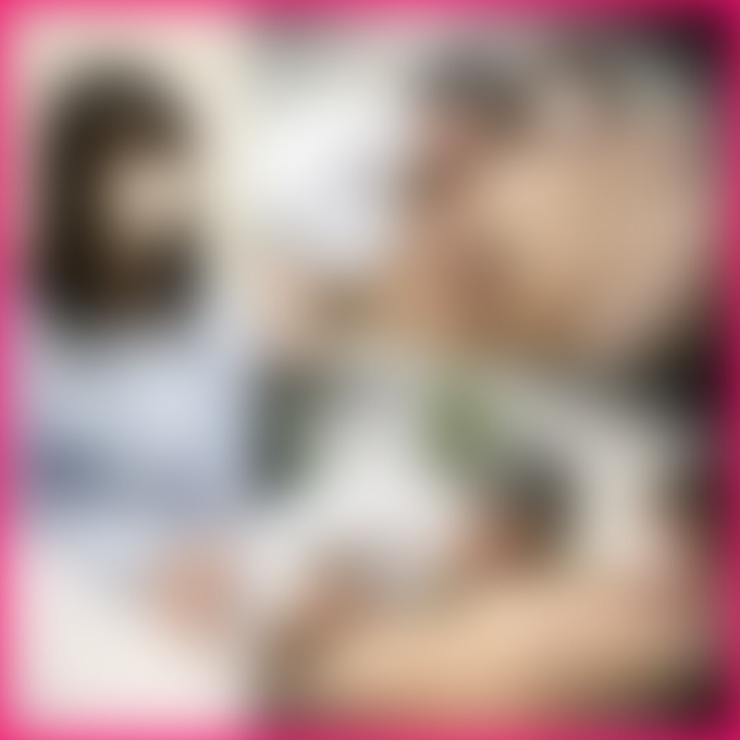 乳首舐めてM字開脚手マン/美巨乳美マンコを濃厚に堪能する変態白髪医師と芸能級美女

芸能級のあの美女、再診回です。

胸を舐めるだけでなく手マンをしております。
検診着を脱がせて最上級のセクハラ診察をしました。


（本当は大丈夫ですが）その内容としては命に関わるのでと伝えると
深刻そうな顔をしていて可愛いコが更に可愛さを増しています。


美巨乳にライトを照射し入念に確認し、
そのままパンツを脱がせて立ちでの手マンも敢行。


M字開脚で胸を舐めながら濃厚な手マンもしました。。

こんな老齢の医師に芸能級の美人が検査で手マンをされ絶頂するなんて
字面だけでも抜けます。 (2/2)