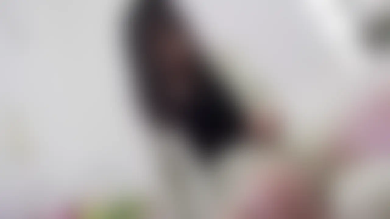 過去動画になります…お店からマネージャーさんに自宅まで送ってもらいフラフラのもも🍑を抱えて部屋まで…🫣☺️
ハメ撮りの趣味もあったみたい😊口には出せないけど私達夫婦と同じ趣味があったなんて🤭 (2/2)