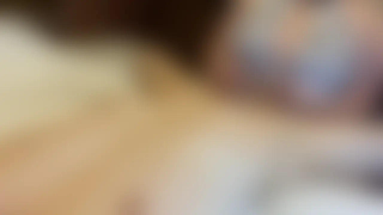 牛コスのLカップ爆乳が乳首責めしながら寸止めパイズリ!暴発してセルフ顔射
牛柄のコスチュームに身を包んだハナが、むちむちのLカップ爆乳でM男くんをたっぷり誘惑しちゃう動画だよ🐄💗
まずは、おっぱいに包まれながらのゆっくり優しい乳首責め🍼
触れるたびにピクピクしちゃう敏感な反応があまりに可愛くて…つい焦らすように、寸止めパイズリでじわじわ追い込んじゃった♡
快感がどんどん積み重なって、おちんちんがビクビク震えながら限界寸前に…
ついには、ハナのおっぱいで擦られながら、自分の顔にたっぷり出しちゃったね💦
恥ずかしそうなのに、とろけた顔があまりにそそって、目が離せなかった🫣💕
牛柄コス×爆乳×焦らし×セルフ顔射♡
こんなに濃厚に甘く責められたいM男くんは、ぜひ体験してみてね🫶✨ (2/2)