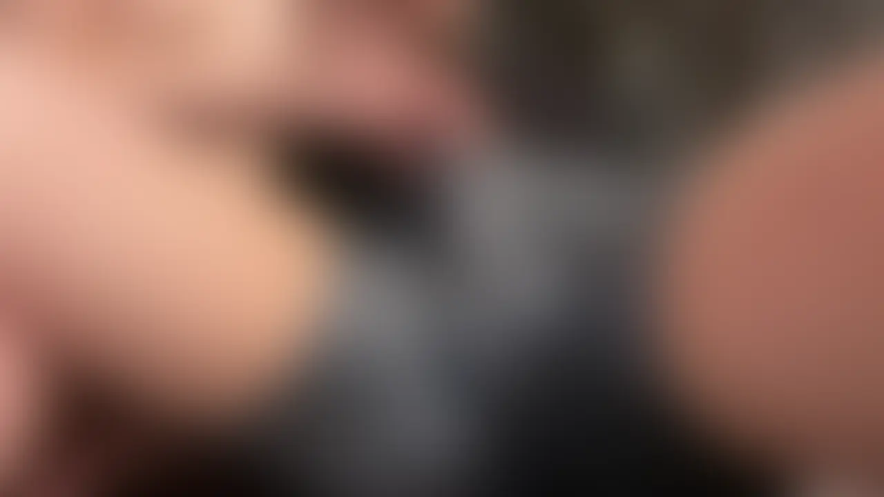パンツ越しにさわさわ♡我慢汁ぬるぬる♡💦 (2/2)