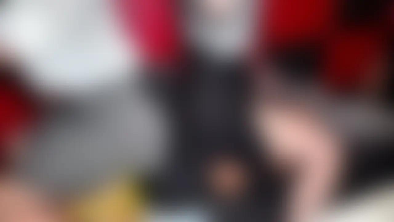 しおり、みさちゃん、ゆんちゃんの3人で椅子願望のマゾくんを徹底的に椅子扱いしたで〜🪑
毎回窒息して気絶したいって言う割には逃げるから次は逃げんといてな〜😈
あ、あと便器にもなりたいって言ってたから沢山聖水出してあげたよ🚽、 (2/2)