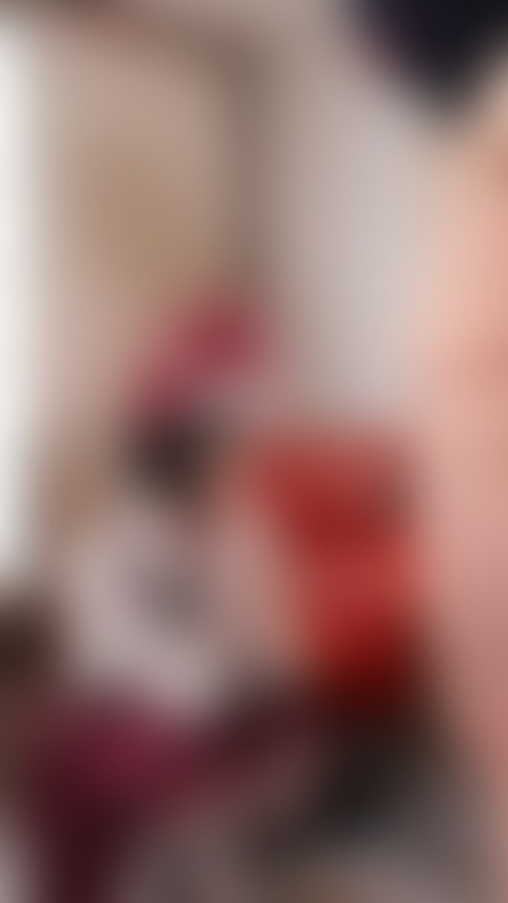 #028_めるちゃん
「コスプレ衣装で変態ポーズ(*‘ω‘ *)」（32/32)

お澄まし立ちポーズからばっちりついたしみぱん見せから始まり、ソファにM字大開脚での見せつけシーンは、Ekusiadにしみぱんのにおいまでばっちり嗅がれちゃってます(;^_^A

その後、いきなり全裸のEkusiadにびっくり仰天！！でもしっかりぺろぺろちゅうちゅうひょっとこフェラしちゃいます！！

最後はEkusiadの顔面にまたがり大放尿(^_-)-☆
ごくごく残らずいただいちゃいました(#^.^#)

ラストの動画です。 (2/2)