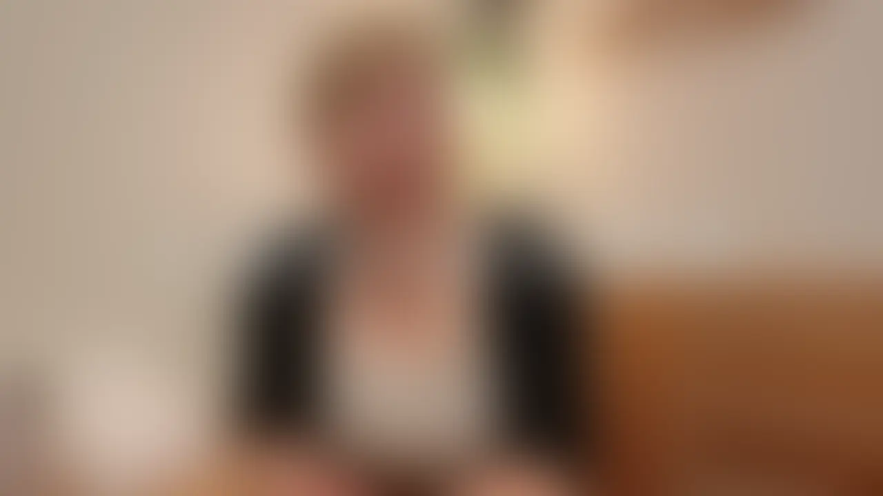 【MAH、号泣。涙の理由は…】
今回は少し特別な動画です。
ちょっとエッチなお話をするつもりやったんやけど…
「もし私が妊娠したら…」
そんな話から始まって、
気が付いたら涙が止まらへんくなってました。
私が絶倫さんと出会う前のお話。
今まで抱えてきた想い。
そして、私たちがいつも話している未来のこと。
少し照れくさいけど、
これは私たちなりの愛の告白かもしれません。
笑いもエッチもほとんどありません。
でも、親衛隊のみなさんには
知ってほしいと思いました。
ノーカット28分。
字幕付きです。 (2/2)