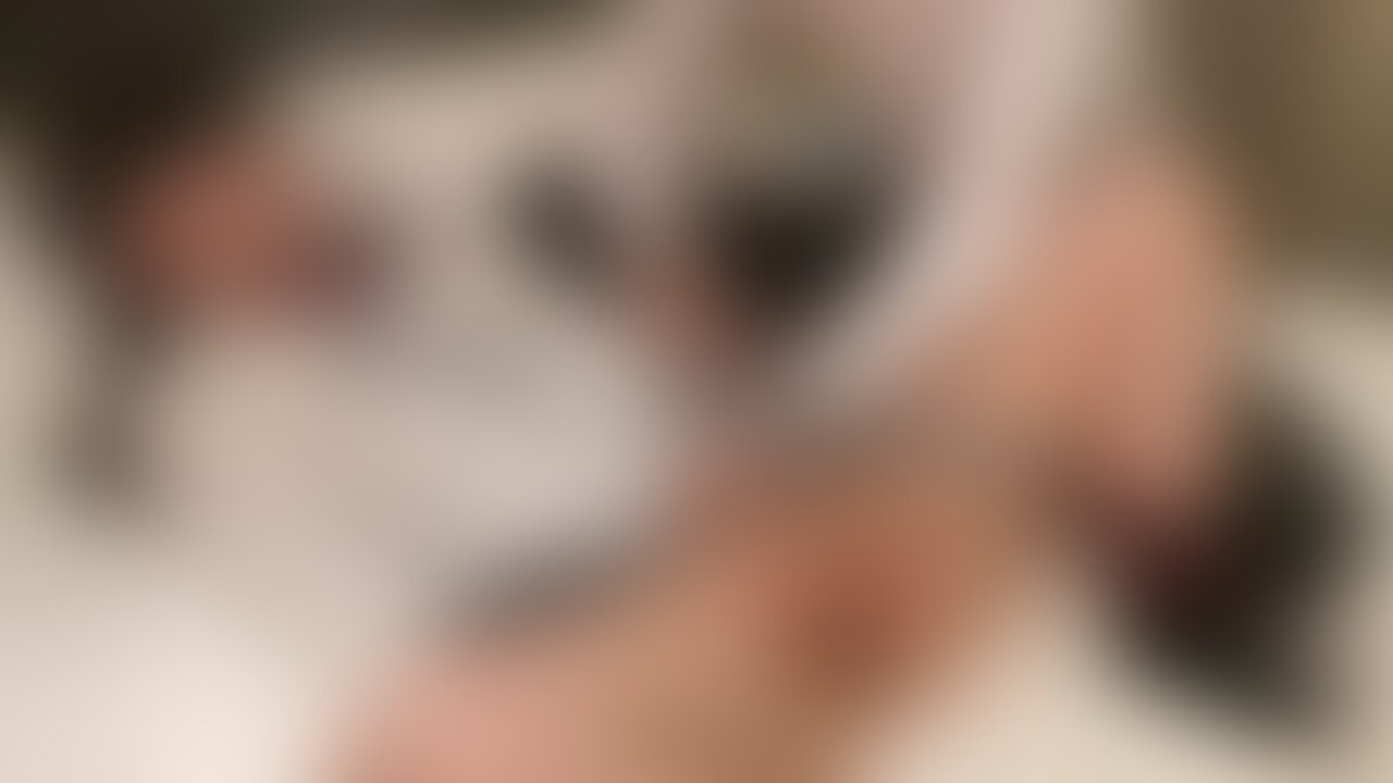 生意気なマゾガキは身体を火照らせて、オスの言いなりになっておねだりさせられちゃいました、情けないですね﻿🙃　
　このマゾガキ、敏感過ぎて簡単にクリイキしちゃうし、その上潮吹きまで簡単にしちゃうようなクソ雑魚まんこでした。私のスーツが危うく汚れるところでしたので本当に迷惑なマゾガキですね（╹◡╹）

　躾けられたいという願望があるみたいでしたので、普段の70～80％増しでの強めの言葉と○○○で支配するように躾を行っています。
　どうもセフレの○○○は快楽の方向には全く向いていなかったらしく、潮吹きはするものの今まで中イキは未経験なのだそうです。順に快楽の回路を作ってあげれば、簡単に中イキが出来る身体になりました笑
　このマゾは簡単に身体を開発出来ることが分かったので、引き続き快楽沼に溺れさせて沈めようと思います（╹◡╹）

　このシリーズのフルサイズ動画はこちら↓
https://myfans.jp/posts/181708c9-3758-464b-8b16-4371ca8238ec
　こちらの動画をより鮮明に見たい方はこちら↓
https://myfans.jp/posts/46c7756d-71ab-4432-acb5-0356e4653574
　気に入った動画にはイイネやシェアで反応して下さると嬉しいです。メッセージや質問箱等への感想・フォームへのリクエストもお待ちしています (2/2)