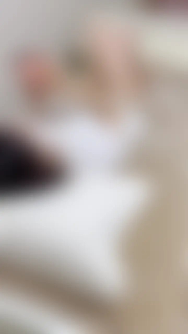 OLのオナニー日記 フルバージョン公開❣️
夕方、リラックスモードで携帯いじってたら
ちょこっとえっちな動画を見たくなり...(/ω\*)
見てしまったら、やっぱりしたくなっちゃって
最後まで気持ちよくなりました☺️🌸
フル動画では全体のぼかし無し、
マスクをつけた状態です😷
少しでも気に入ってくれたら
いいね♡やコメントで感想聞かせてください💕 (2/2)