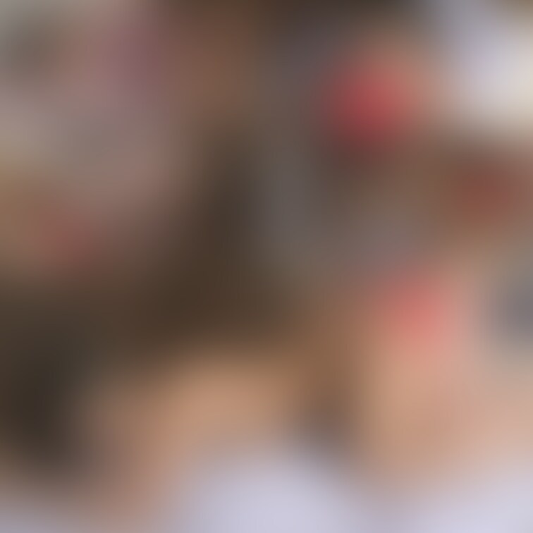 【結衣♥友達のスケベ妻♥♥】結衣さんと、ハメまくりのスケベなNTR中出しセックスをヤリまくっている1部始終をハメ撮りしてきた件
俺たちの身近にいるエロそうでイケてる女を皆様に紹介する企画!
今回は、結衣さん(#6)です!!
結衣さんは、以前にもAkiTube Channelに出演してもらったことのある、俺の友達の嫁(いわゆる人妻)で、毎日、友達にセックスを求めるくらい、とてもスケベでエッチ好きな絶倫女性です!
前回の撮影以降も、定期的に俺たちが所持しているヤリ部屋に遊びにきては、友達には内緒で、エッチな事をしにきています!
最近は、友達とセックスするより、俺たちとセックスしている方が、楽しいみたいで、友達には、一切、セックスどころか、体にも触れさせてあげないみたいです!
そんな、結衣さんが、最近髪をロングヘア―からショートヘアーにイメージチェンジをしたので(前回撮影した時はロングヘア―)、また撮影させてもらえるかお願いしたら「OK」をもらえたので、さっそく撮影させてもらいました!
以前の結衣さん動画を見ていただければわかりますが、結衣さんは、天然の小麦色の肌で、お尻が超美尻なのが、チャームポイントで、今回もその良さを遺憾なく見せ、その上、俺たちと普段セックスをしているスケベ感を見てもらいたいので、ハメ撮りでセックスをしてもらいました!
セックス相手は、俺の知り合いの昭和のイケメン顔、近藤俊彦さんにしてもらい、彼は、風俗店長をしていて、風俗面接に来ている素人女性を試し食いしまくっているので、エロテクも抜群で、絶倫人妻の結衣さんをいつも以上に満足してあげられること間違いなしで(2人は初見同士)、結衣さんは、チンポをハメられるのが大好きで、挿入されるとわかるとすぐに爆濡れするので、即ハメから前戯でエロテク絶頂→ご奉仕フェラチオ→再度挿入でイカセまくりで、結衣さんは、ハメ撮りしていることも忘れてるくらい、スケベ感&プライベート感満載のスケベセックスをみせてくれました!
最後は、いつものセックスではやらせてくれない(もちろん旦那にもやらせない)生中出しもさせてくれました!
そんな結衣さんの寝取られ中出しセックスに興味がある方は、是非ポチッとご購入お願いします!
※この商品は、当サイト利用規約、日本国内の法律及び条令に違反する内容は一切含まれておりません。
※この商品の無断転載、転売等の二次利用を一切禁止します。 (2/2)