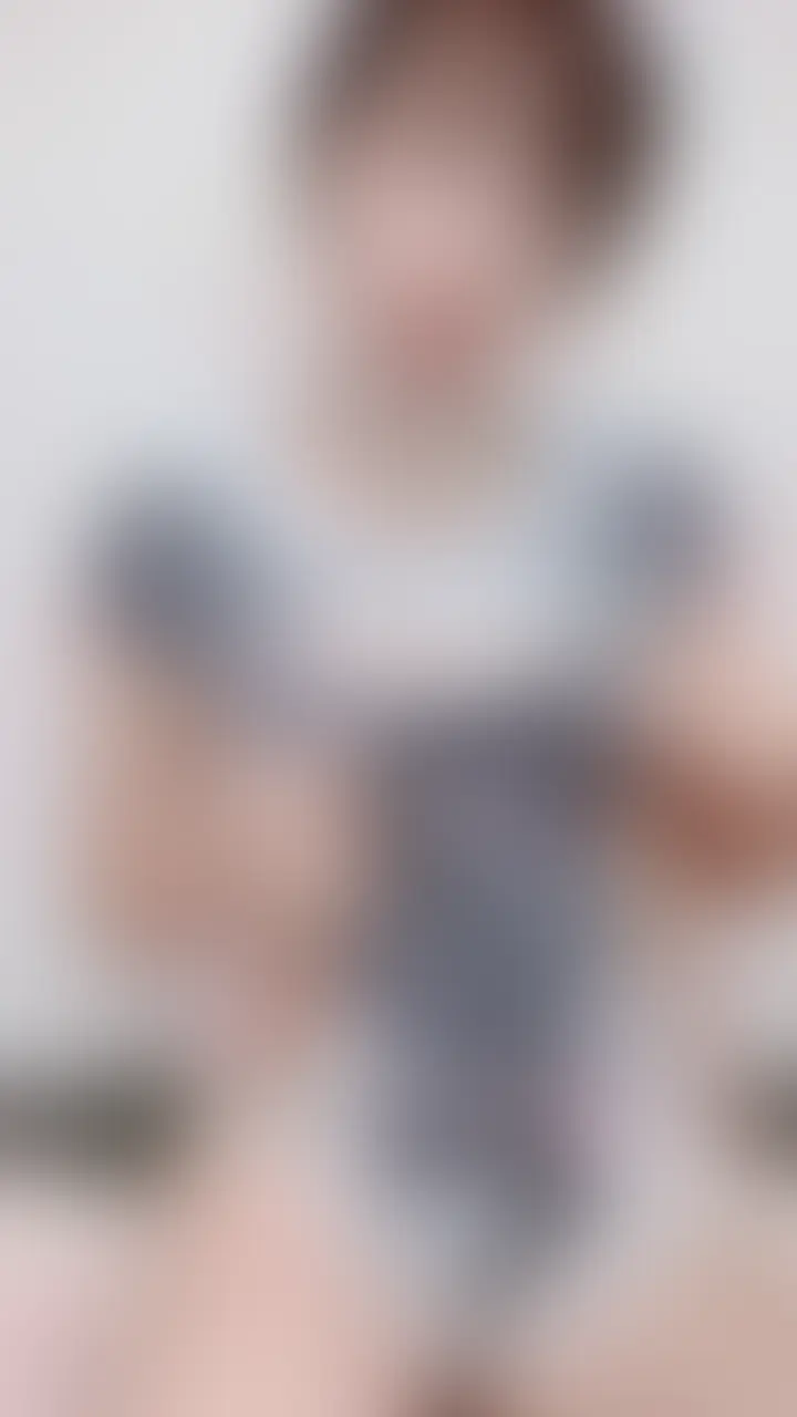 今日はエッチなお⚫︎んこ健診♡
最初は指で体温を測って締まりを確認した後、
わざと穴を開けたパンツに
太いピストンバイブ挿入してシちゃいました…💦
お漏らしみたいにどんどん溢れてびしょびしょ。
締まりすぎて最後は勝手にバイブが押し出されちゃった♡

📍おすすめフェチは…
おもらし/穴あきパンツ/ピストンバイブ…です♡ (2/2)
