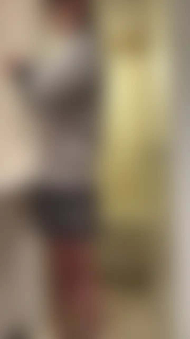 🏫100部限定🏫同じクラスのバスケ部ちゃんの処女もらってきた。処女膜が厚くて大変だったけど無事に卒業させられて良かった

100部限定で販売中です

同じクラスになって知り合ったバスケ部エースの女の子。
明るくてさっぱりした性格だけど、こういう距離になるのは初めてらしく、少し緊張した表情が印象的。

無理に進めることはせず、会話を挟みながらゆっくり挿入。慣れていない分ぎこちなさもあるけど、その分リアルな反応そのまま見れる動画になってます (2/2)