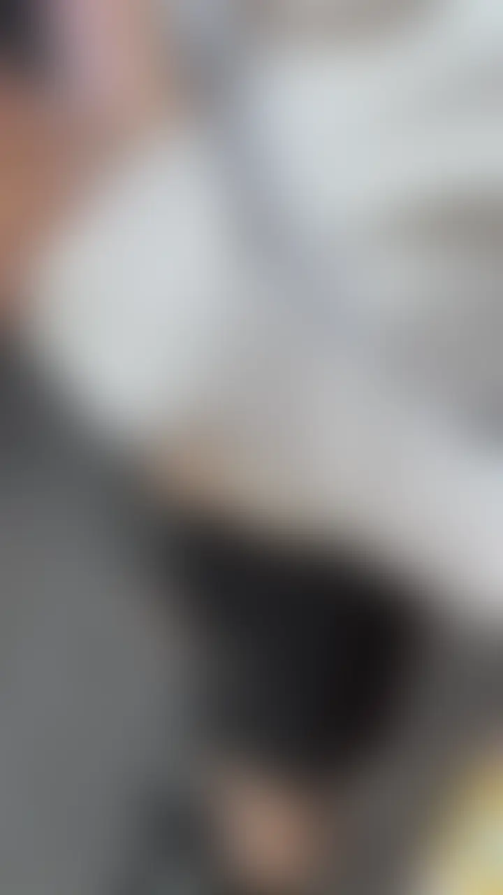 【本編完全顔出し】No.34 巨乳不動産OL、旦那とのハメ撮り
※街で超美人さんを発見し、緊急でインタビュー動画を回したので冒頭一部荒くなっているかもしれませんがご了承ください。
モデル級のルックス、体も細く強調された胸の女性が急に現れたので、急遽突撃インタビュー‼️
お話しを聞いてみると、現在は不動産のOLとして勤務されており既に既婚者とのこと。
「流石にハメ撮りは持っていないよな」と思いながら聞いてみると、
まさかの旦那とのハメ撮りを持っているとお返事が!
なんとしてでも買取りたかったので、あの手この手でうまく言いくるめましたw
肝心の動画ですが、
痙攣するように何度もイキまくる姿が本当に堪りません。
がちでシコいので、今回も皆様に共有いたします!
(((旦那が羨ましすぎる。))) (2/2)