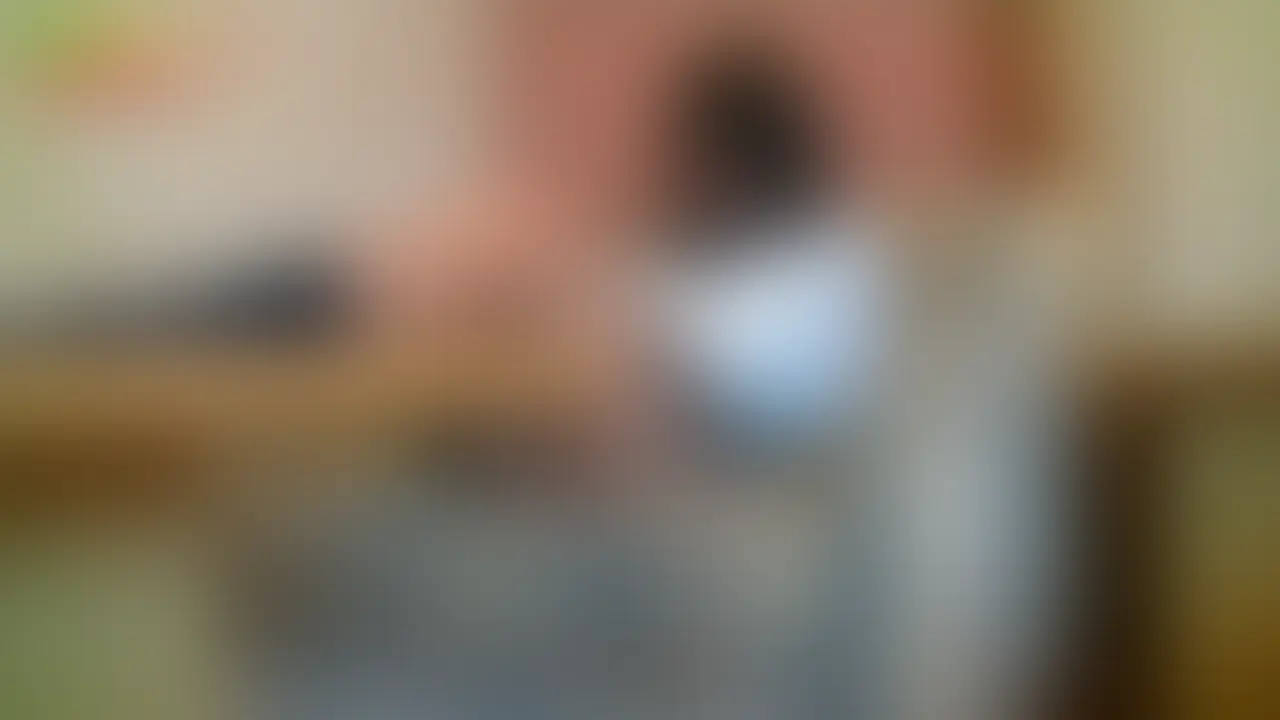 18歳合法L〇Kちゃんの太ももを重点的に撮影しましたぁ♪ (2/2)