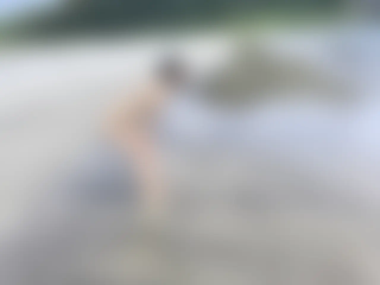 ひな「海でビキニ風のヒモをつけてます！遠くからじゃバレないかな？ part2」の投稿サムネイル