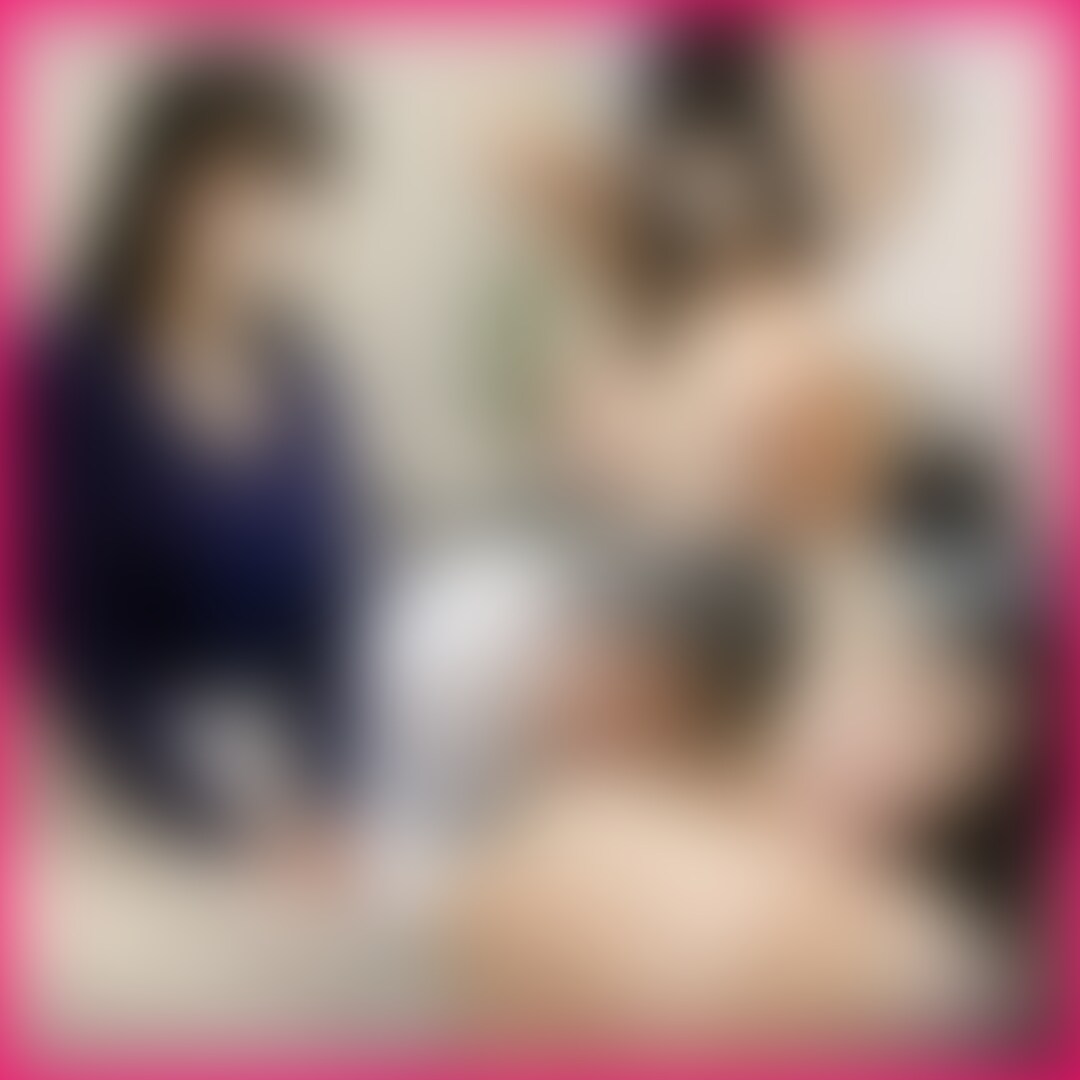 宝石乳首の爆乳美人妻を舐め。セクハラ医師の舌遣いでパンツをマン汁で濡らしながら絶頂
かなりの巨乳で、見た感じF~Gカップほどありそうです。
今回は黒髪ロングの美人妻ルックス。
まるで宝石、ルビーのような乳首を弄ると
かなり感じているようでしたので
ベッドに移動して舐めてみると
最初は抵抗されたものの
どんどんと声が漏れていました。
喘ぎ声も興奮できるモノで、
更にいうとパンチラが写っていましたが
愛液、所謂マン汁が染みになっておりました。
胸を舐められて
しっかりと感じているようです。
#素人 #女子大生 #個人撮影 #おっぱい #巨乳 #フェチ #健康診断 #検査 #検診 #病院 #診察 #職権乱用 (2/2)