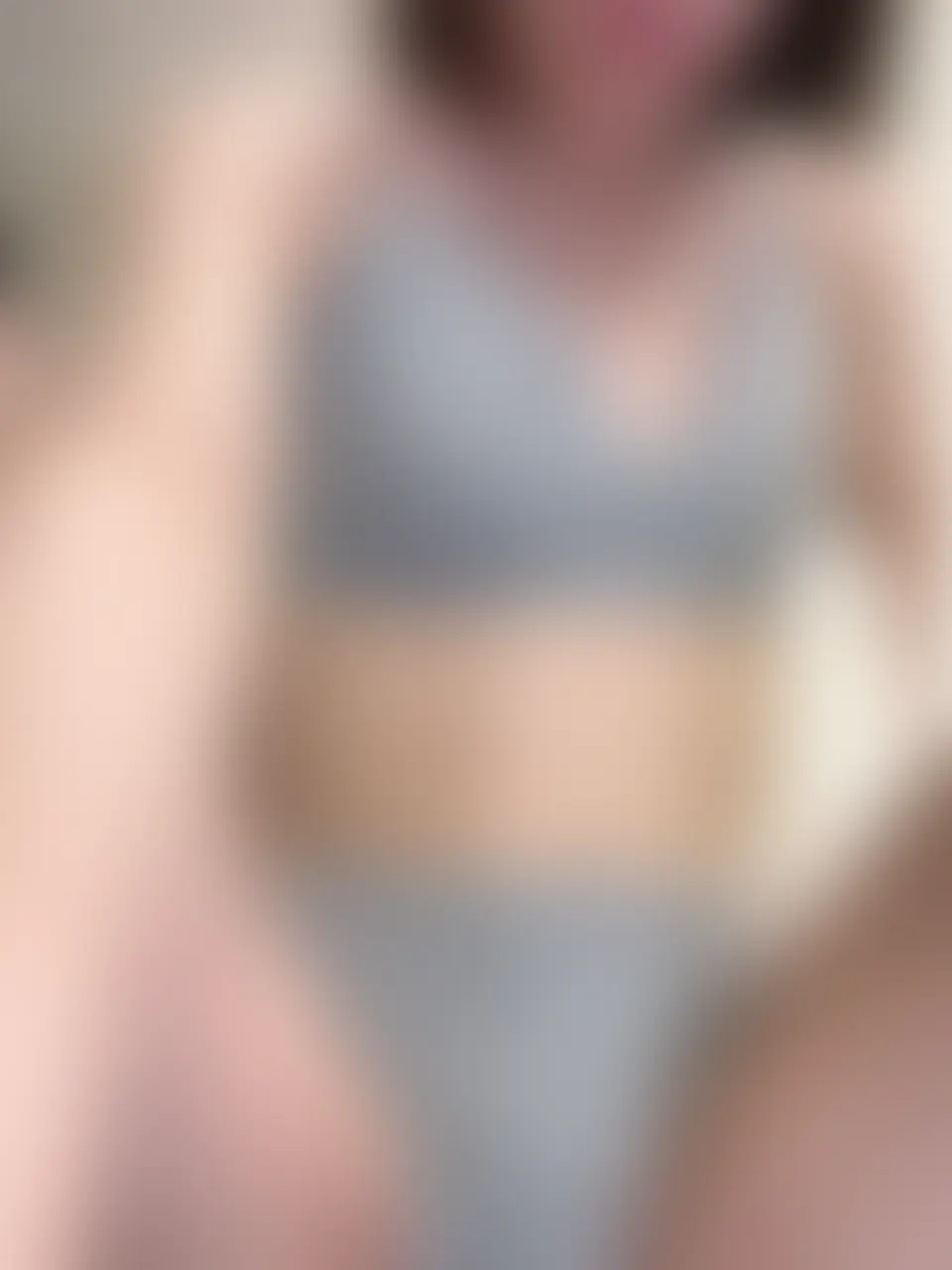 クリトリスを執拗にいじめて潮吹きしてしまう
ただの変態動画です...//
接写でアソコが近い分
よりスケベな内容になっております...//
下着の上から優しく刺激、、、
これだけでもう気持ちいい、、、
もっと気持ちよくなるために
ローションで滑りをよくしてみる、、、
ああっ、、、
これやばい、、、
指でたくさん擦るとより刺激が伝わって
擦るだけじゃなくて、叩いてみたりもして、、、
ずーっとそうやって
執拗にクリをいじめてたら
お潮を吹いてしまいました、、、
スケベでごめんなさい、、、 (2/2)