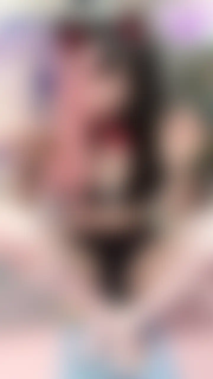 【🖤オナ動画🖤】貰ったエッチなオモチャに興味深々‼️✨2穴同時挿入したりアナルに入れたり…❣️最後はやっぱり潮吹きでイクッ😍💓 (2/2)