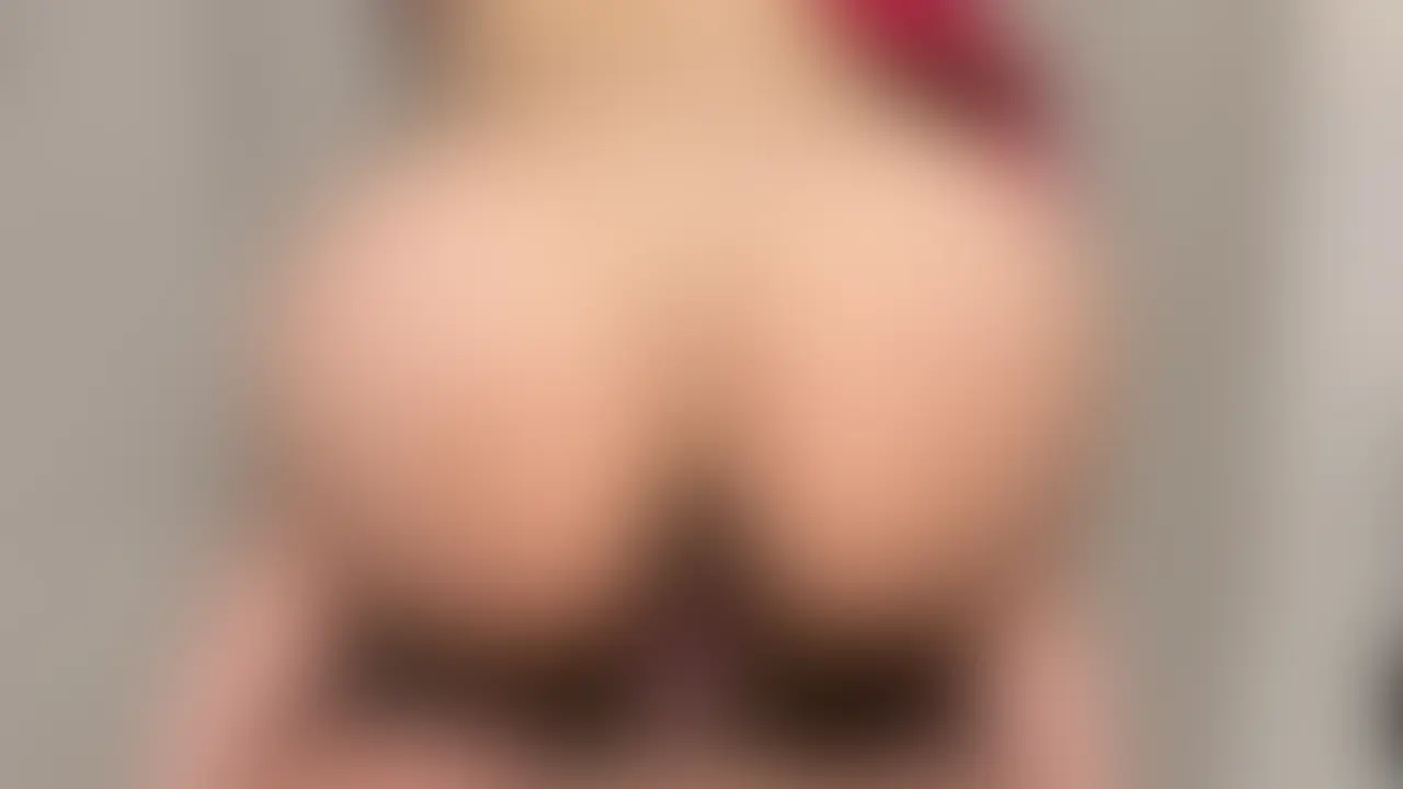 医者にさかごが治るまでエッチ禁止と言われて、  
我慢を続けていた旦那💦

お風呂上がりの私のデカ尻を見て、ついに限界が来ちゃったみたい…😳

挿入はダメと言われてるから、必死に我慢しながら尻コキさせてあげたら、  
旦那がすごくかわいく喘いでくるから、つい可哀想になって…

結局デカ尻を見せつけながら手コキでたっぷり抜いてあげました💕

お口の中にドクドクと大量の濃厚精子を出されちゃいました🥛💦 (2/2)