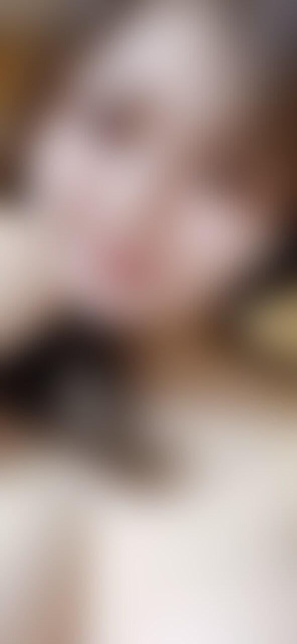 約12分の動画です🎥
最初はむらむらしてリビングの椅子の上で身体をゆっくり触りながら...
お尻やおっぱい、身体を見せつけて指で...約6分
我慢できなくてソファに移動してM字オナ
お気に入りのおもちゃでついちゃいました///
4分で🐳💦
しっかり出てるのがわかります( *´ㅅ`)⁾⁾
息切れしながら顔アップ(表情がわかるぐらいのモザ)
最後はおちんちんとあなたをじーって見てます☺️
いつもありがとう🥹🥰 (2/2)
