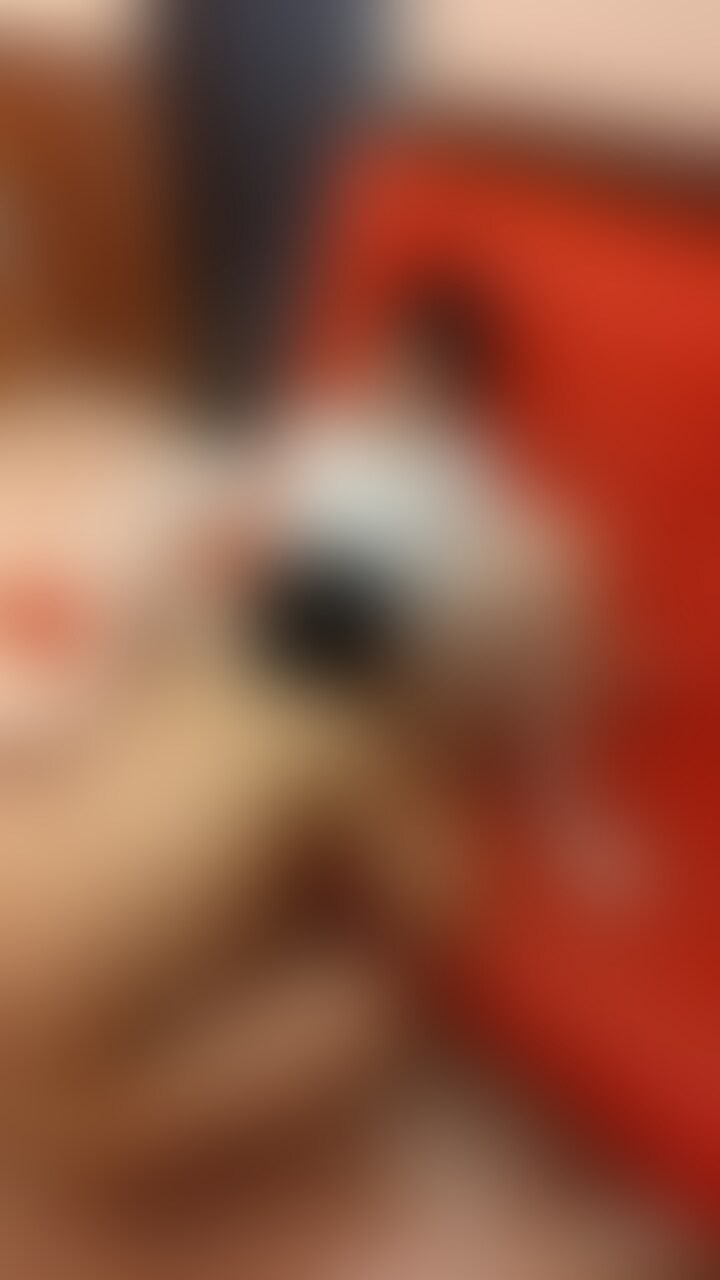 エロ仲間のKさんと遊んだ時の様子を公開して行きます。
1回戦が終わり昼食しながら談笑して2回戦が始まりました。
Kさんの希望でミニスカを履いて始まりました。
ソファでKさんの巨根を美味しそうにフェラした後、Kさんからオマンコ責められビチャビチャに濡らしてました。 (2/2)