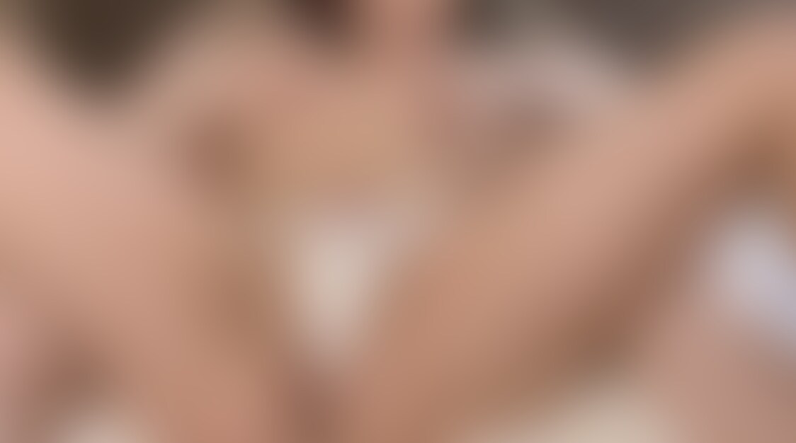 清楚系のおっとり美女!巨乳でピンク色の綺麗な乳首に興奮してむしゃぶりついちゃいました!そのあとは電マで。。 (2/2)