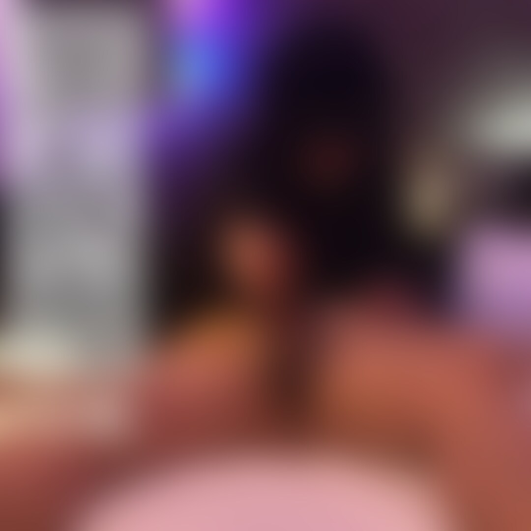 #70【黒仮面女子 甘々手コキ前編】25分16秒
応募してくれたM男くんとの手コキ遊び。
全身をフェザータッチで高めながら服を脱がせて
ぎゅっと抱きしめて亀頭手コキしたよ。
ローションパンストもすごく辛そうで興奮したぁ🙌
ぴくぴく震えたりあんあん声出したりして可愛い子だったな。
みうも痴女欲が刺激されていっぱいシコシコしちゃった。
みんなも動画を見ながら敏感亀頭を責めて身体震わせようね。
💖初公開シーンあり
序盤の焦らし&脱がしシーンは初公開だよ。耳に息吹きかけたりパンツの上からシコシコする妄想させて感じさせてみた。
(昔の動画だから序盤は騒音がうるさいかも🙏ごめんね)
🌟リクエスト動画
ファンのM男くんからリクエストをもらったから優先して投稿したよ!
みんなも見たい動画があったらメッセージ送ってね🤗 (2/2)