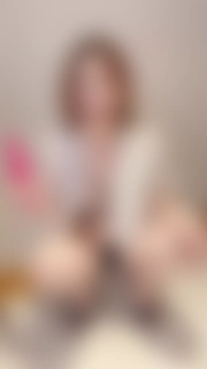 今回の動画はかなり気持ちよさがそのまま出ちゃってて、自分でもちょっと恥ずかしいくらいの内容になってるの…♡
ディルドが良いところに当たってて途中から余裕なくなってきて、
我慢できなくなっていく感じもそのまま残してるよ🥺
気持ち良すぎて、最後に恥ずかしいお汁がいっぱい垂れちゃいました…☺️ (2/2)