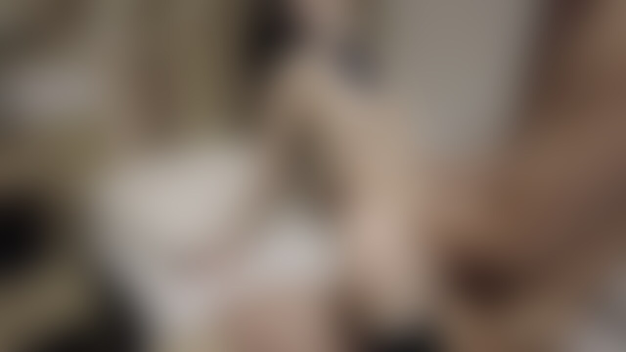 【57分】
背中の日焼け跡がエロいJDを中イキ処女卒させ中出し。
ロ/リ顔な色白細身の女子大生。
「えっちするのは3年ぶりなんです」って言いながら触るだけでアソコはぐしょぐしょ。
じゅぼじゅぼに舐めまわすいやらしいフェラと舌使い。
ピンク色の乳首とキツキツの名器まんこが文句なしにエロすぎる。。。
自分はイケないカラダと思い込んでいたらしいですが、初めての中イキを経験した後は何度も何度もイッてしまうド変態なカラダに開発されてしまいます。
イキまくりながら肉棒を包み込んでビクビクしている膣奥に中出し。 (2/2)
