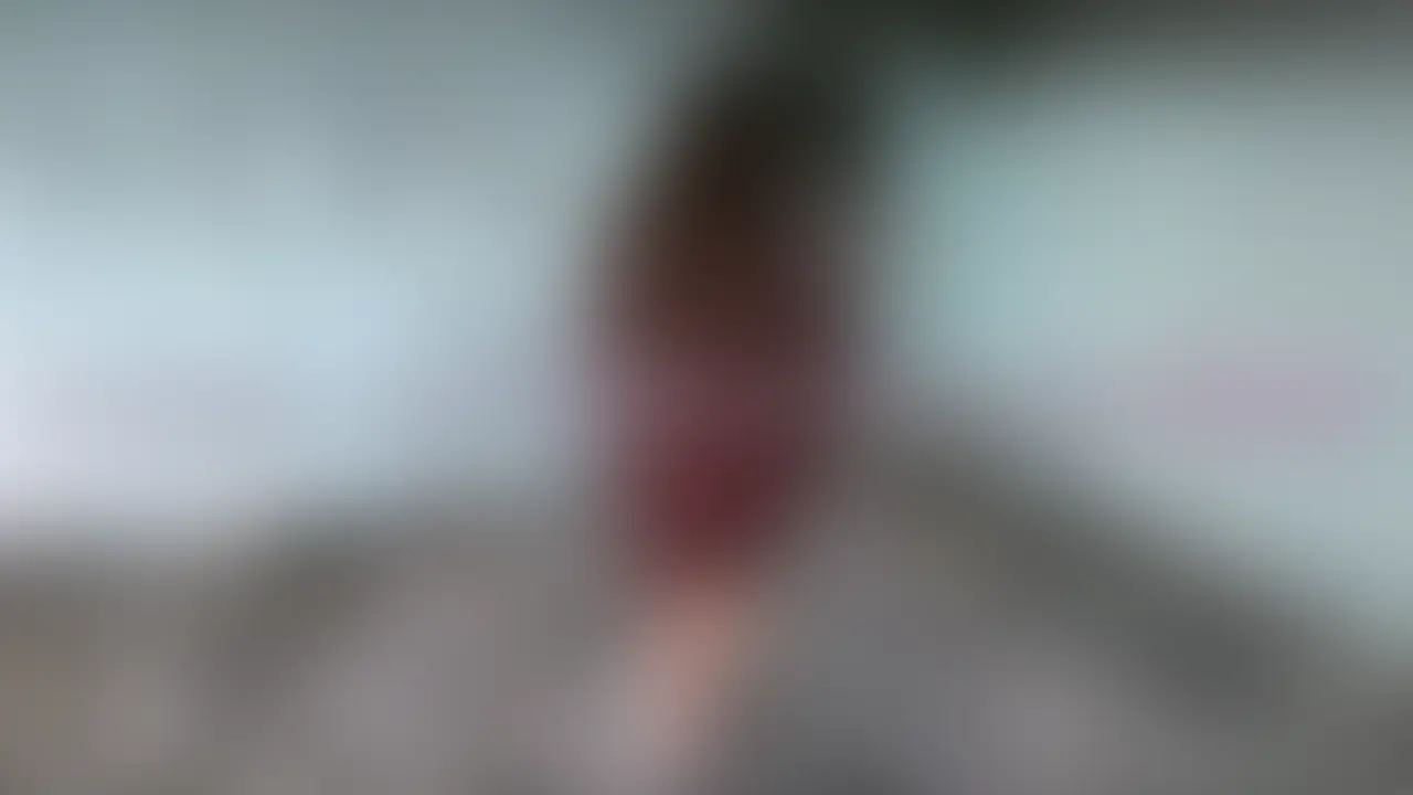 ミニスカ、ノーブラ、首輪をつけてギャルのエッチな廃墟探索。 (2/2)