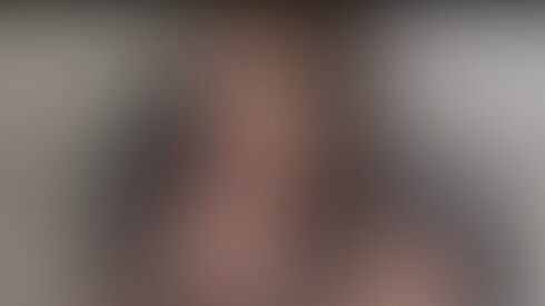 ★激カワ美少女 アイドル並の教育実習生美女と、フェラ抜きしてもらいました!
昔から教育実習生って憧れの存在でしたよね?
しかもこんなに可愛い人がウチのクラスに来るなんて。
しかも結構、ガード甘いし。
パンチラとかあったりして、我慢できなくなる。
そうすると、彼女が優しく誘ってくれた。
なんとその可愛いお口でボクの肉棒を舐めて
しゃぶってくれた。
ヤバい、そんなにされると
いいのよ、沢山出して
あっ、出る!
ぁ馞女の口の中にザーメンを発射してしまった。
優しくほほ笑む彼女。
そんな妄想が実写化!
時間:11分45秒
タイプ:ハイビジョン画質
サイズ:960 x 540
ビットレート:3508kbps
形式:MP4形式 (2/2)