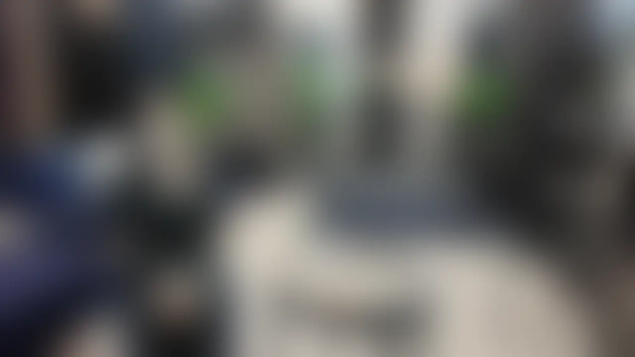 【未公開映像】一般公開NGだった交際クラブの話、全部出します
今回は、先日公開したユニバース俱楽部・現役女性スタッフインタビューの
未公開パートをそのままお届けします。
一般公開ではさすがに使えなかった話、編集段階で泣く泣く外した裏側のエピソード、そして撮影が一段落した後の、かなり素に近い雑談まで含まれています。
表向きの綺麗な説明ではなく、現場で働くスタッフの“本音ベースのリアル”。会員の皆さんだからこそ、この空気感も含めて受け取ってください。 (2/2)