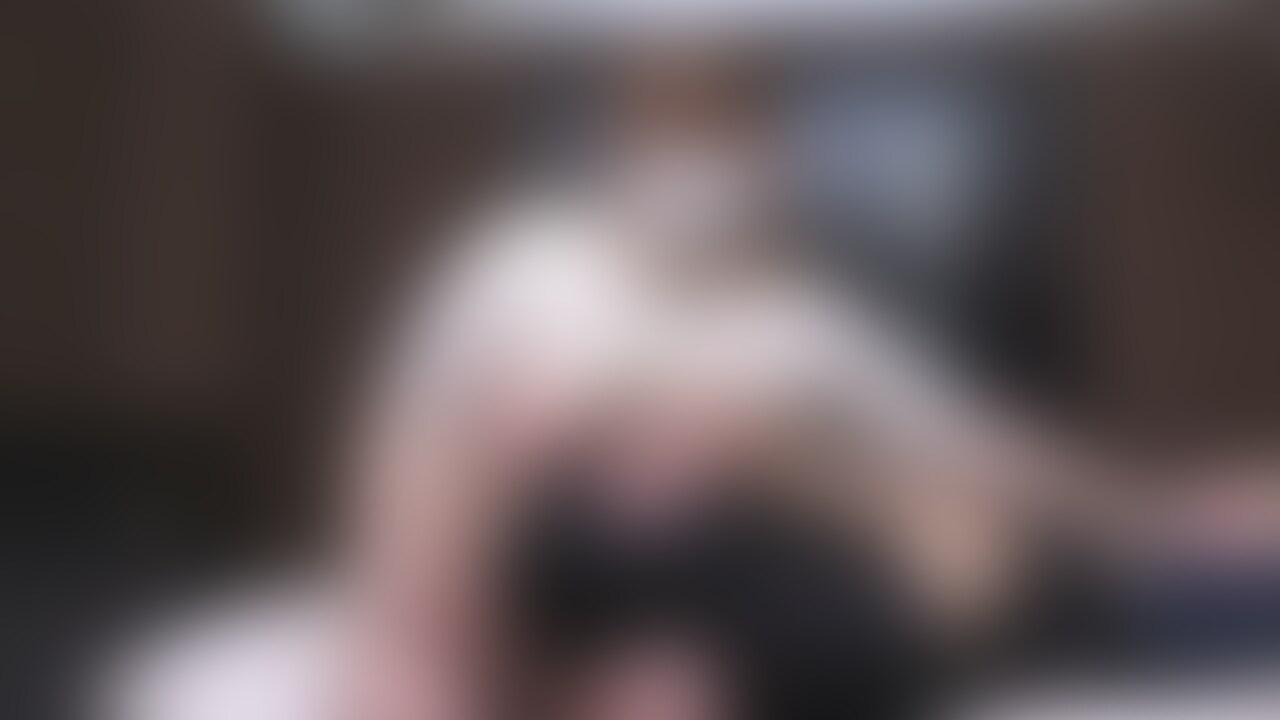 素人110センチGカップマスク女子まなちゃんに授乳手コキしてもらいました。膝まくらで頭よしよししながらおっぱいを飲ませてくれる授乳手コキこそ、この世で一番の癒しです。「亀頭が弱いんだ?」「ダメでしょ?いっぱい触んなきゃ」「私を悦ばせないとダメでしょ?」「ちゃんと舐めて?おちんちん責められて集中できないの?」などとSっ気全開で責めてくれちゃいます! (2/2)