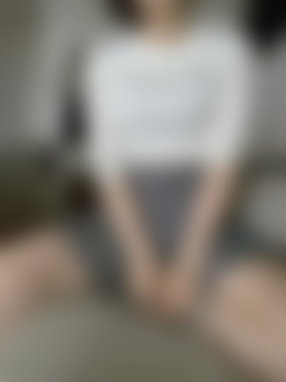 お尻のでかいえっちな大学生の女の子がボディライン丸見えのエッチなニットを着て会いにきてくれました
お尻をめくるとエッチなTバックに興奮しちゃって
そのままの勢いで生中出ししてきちゃいました、、
動画にはないですがこの後居○○○屋行って路地裏で2回戦、、、 (2/2)