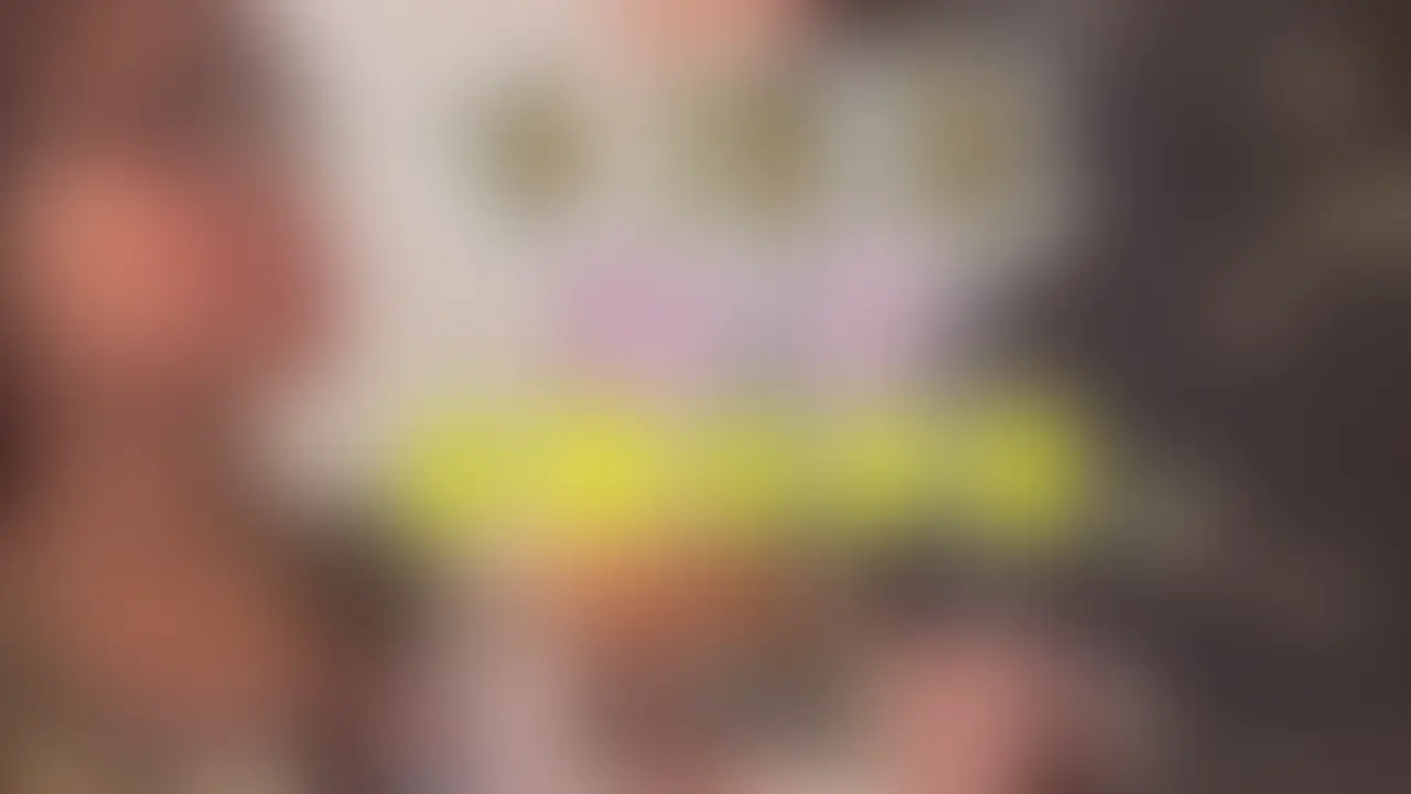 偶然カフェにいたメガネ女子のお口オナホでガンガン喉奥で突いてみたら？
 
 駅前のカフェに立ち寄りいつものアイスコーヒーを飲んでいると
 
 メガネ女子がずっとこっちを見ていた。
 
 上唇を舌なめずりしながら微笑んでいる。
 
 よく見ると、「ごっくん大好きなあの子」じゃないですか！
 
 この偶然とメガネ女子を相手にできるチャンスと思い撮影に。
 
 
 いつもと違う喉奥までゴボゴボさせながらお口オナホ状態を楽しんでしまいました。
 
 
 ぜひ、皆さんの周りにいるメガネ女子をイメージしてみてください。

 メガネ女子でワンピース、これだけでたまらないけど
 ひたすらお口をオナホ状態にズボズボしちゃいます。
 
 舌使いもアナコンダフェラを使って裏筋を舐め回してくる。
 
 喉奥でゴボゴボさせながら頭を抑えて突きながら口内に大量中出し。
 
 
 「ゴクリ」と聞こえるごっくんで最高のフィニッシュ。 (2/2)