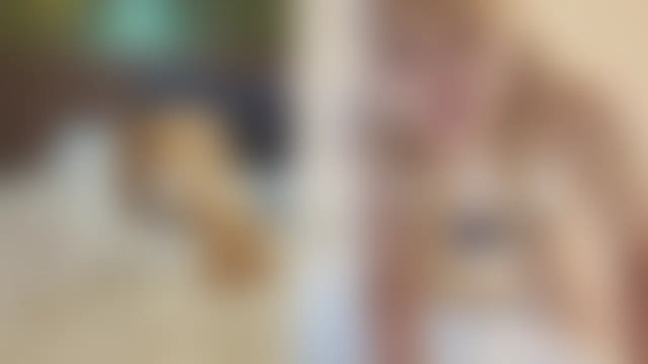 今回は、Xで絶倫さんがバズらせてくれた
「むっちり人妻 × スク水 × ルーズソックス」
のMAHです…🫣🩷
いつもと少し違う、とあるホテルにて♡
密会ラジオ配信が終わったあと、
そのまま二人きりの時間になりました…🥰
実はこの日、
直前で女の子の日になってしまって…🥺💦
せっかく楽しみにしてたのに、
「ごめんなさい…🥲」
そんな気持ちでいたら、
「じゃあ、別の形で甘えさせて?」
って言われてしまって…🫣💕
気がつけば、
30分以上ずーっと絶倫さんに尽くしていた私…♡
でもね、
頑張って我慢してたはずの絶倫さんが、
最後は完全に白旗状態でした🤭🏳️
「もうアカン…😂」
って笑いながら降参してたのが、
ちょっと可愛かったかも…?🩷
ラジオ終わりの、
いつもより甘くて距離の近い二人の時間。
よかったら、こっそり覗いてみてな…♡ (2/2)