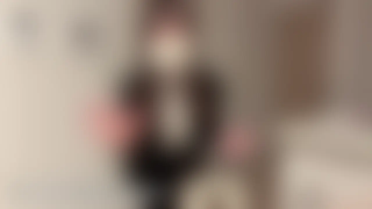 こんばんは🌙
アラサーぼっちOLのさおりです。
ノーパン出社すると、いつも以上に興奮しちゃうから激しくオナニーしちゃう…🩷
思い切り喘いでイキまくっちゃったよ🥺💓✨ (2/2)
