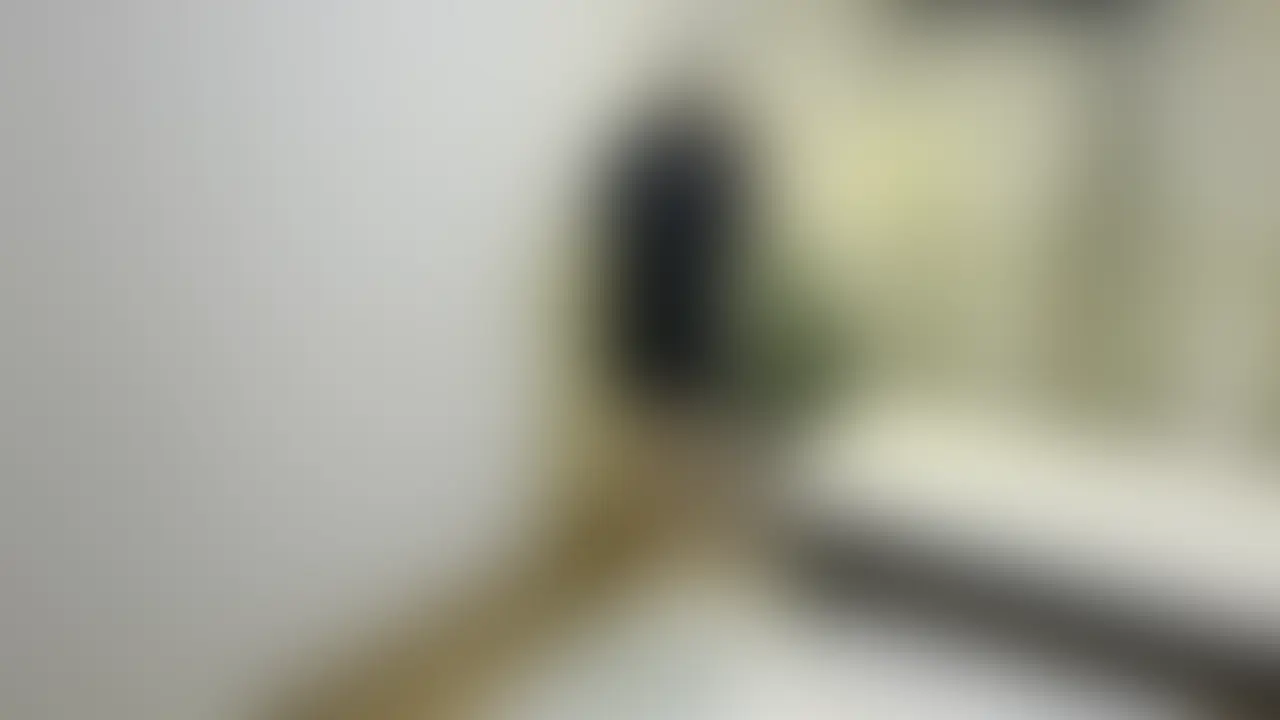 様々な電気アンマや足フェチ系ビデオに出演されている衣織さん
ご存じでしょうか?
【スペシャルプラン&ラグジュアリープラン、単品販売専用動画】
電気アンママニアの皆さんは過去に衣織さんの電気アンマを見たことがある人も多いと思います!
せると「やっと来たぁ!早く早く!」と手招きしてる
衣織さんの近くに行くといきなり壁に押し付けられた
そして俺の足の間に膝を入れてきて膝で股間を刺激してくる
衣織さんは男を手玉に取るのが上手い!体の力が抜けた俺をベッドに押し倒すと
「1分間耐えたら許してあげる」と言い出した
1分間衣織さんの電気アンマで声を出さなければOKとの事だ
1分間声を出さないことくらい楽勝と思っていたけど衣織さんの高速電気アンマで10秒くらいで声が出てしまった…
「1分間耐えられなかったからお仕置き」と言いながら俺に跨り手枷を嵌めてくる
耐えられなかったから特訓だよ?優しくしてあげるからwと言い電気アンマでもてあそぶ気満々な衣織さん
散々もてあそばれ逝かされまくり
「すっかりM墜ちしちゃったねぇ?w」
「じゃあこれからは一生衣織の事だけ考えて生きて行きな?」と楽しそうな衣織さん
※せっかくの衣織さんの電気アンマ動画なので正面からと横から2画角つなげて収録してあります (2/2)