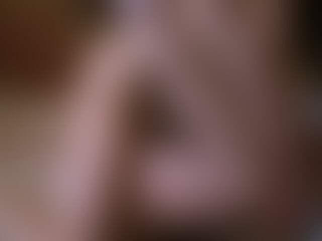 出てるところを観察したいと言われたので見せました。249
座位でゆっくり慣らしてから正常位でポルチオを狙います。
オーガズムする度に痙攣する体がエロいです。
次に逆正常位!
難しい体位ですので慣れていませんが、
一応オーガズム出来たようです。
背面騎乗位で細かいピストンでイカせます。
イクイク!!の連発で迫力あります。
容赦無く動き続けるので楽しめると思います。
そして手コキで1発目終了。
2回戦目は69から始まります。
クリを舐められ、ペニを握ったままオーガズムさせちゃいます。
騎乗位に移り、嫁に体を委ねます。
イヤラシイ腰つきで何度もオーガズム!
イッタ後もすぐにまた腰を振り始めます。
最後は手コキで射精します。
*射精するところが見たいとの嫁の希望で、
2回戦とも手コキ射精です。
<プレイ内容>
手コキ、騎乗位、背面騎乗位、正常位、射精
サイズ:HD 634MB 約38分 (2/2)