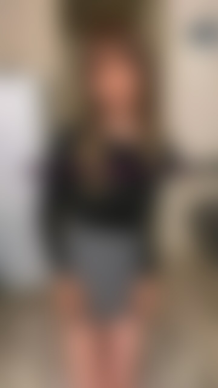 ぴっちりしたギャル服きて、膝立ちオナニーしちゃった♡パンツで擦るの気持ちよかったよ♡ sample 1