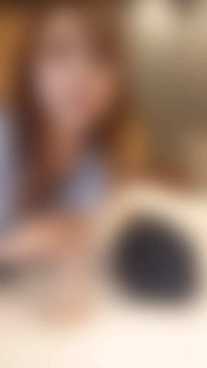 まな様の唾液・キス責めです。
根っからの痴女のまな様がM男に唾液を飲ませ、舌を絡ませいやらしくキスをして濃厚に責めます。
されるがままのM男は戸惑いながらも舌技に興奮します。 (2/2)