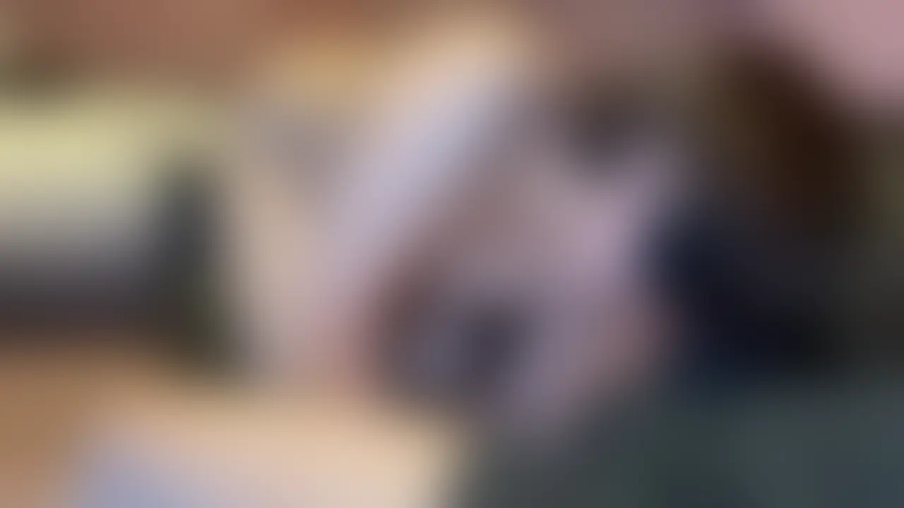 マゾに染まる名門音大2年生/ちんぽ狂いのご奉仕タイム
🔞ここからシリーズ紹介文です↓↓
フォロワーも多く、ハメ撮りもがっつりあげて、バッチバチの裏垢女子さんにふとお誘いDMを。
『いつか会ってみたいと思っていますが、私は本当に雑魚すぎるので、亮さんが全く満足できないと思います。
軽率に連続イキしたりオホ声出ちゃうし…
それに殴られたり首◯めは怖いし…
とにかく私にはまだ早いのでごめんなさい』
ということで、一度断られている方です。
誰にでもハードなプレイを押し付ける訳では無いですが、当時の動画はそこそこハードな物が多かったので😩
後日、改めて低姿勢に低姿勢にとにかく低姿勢に優しく擦り合わせをお願いしたら「私自身Mだと理解しているので、本当に優しくしてくれるなら…」と。
わざわざ新幹線でうん時間かけて来てくれました。
新幹線のホームに現れたのは、よほどオホ声とは縁遠そうな、童顔ツヤツヤ黒髪ショートの女の子。
そもそもこの子が裏垢を…?と一瞬思いながら、出会って15分で新横浜のホテルにinしていました。
🔞ここから本編紹介文です↓↓
ちょっと舐めてよ。
そういうと迷いなく、竿の根元から舌をはわせて、尿道までテロンテロンと舐め上げる。
どこで教わったでもなく「大好きなちんぽのためにちんぽがぎんぎんになるよう必死に頑張る」彼女。
AVやXのハメ撮り動画を見て、オナニーしながら、研究しているんだとか。
ちんぽ大好きですって答えちゃう、声のトーンがあまりにも自然で、心の底から楽しんでいるのが伝わってきます。
えぇど変態ですね笑
僕らは素人、これこそリアル
固定で撮っています📹
おまけで拘束おもちゃ責め時の主観を2カットお届け🔥
いいね、保存、コメントをお願いします🔥 (2/2)
