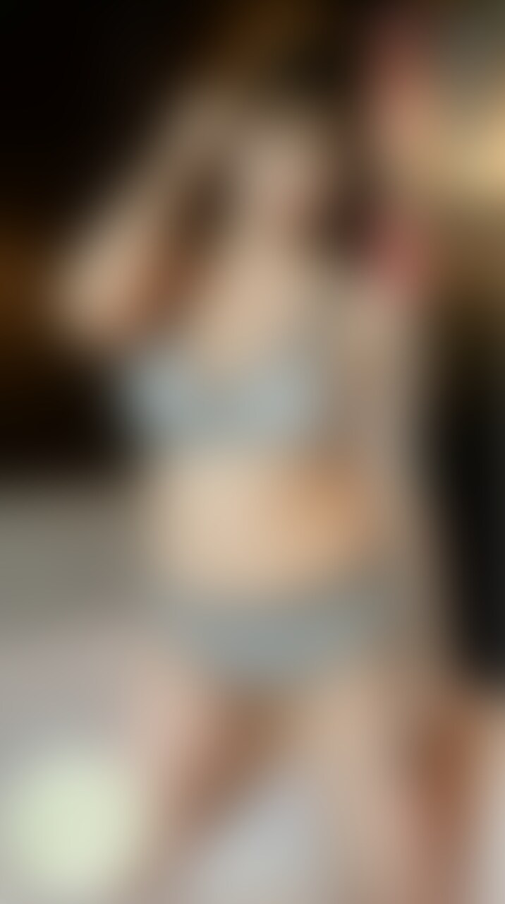 【M男性必見】逆転なし！女の子に○○○されるバトルフ○ック③ あむさん


「イったら負け」のSEXバトルがある世界。

正統派チャンピオンを怒らせてしまった男の末路とは…。

あむさんはいかなる時も正々堂々と戦う、
バトルフ○ックのチャンピオン。
普段は相手の技を全て受け止めた上で勝利するベビーフェイスで、
ラフなファイトは好まない性格。

しかし、今回の対戦相手はこの競技を舐めてかかった軽い男だった。
あむさんにとって一番腹立たしいタイプの男。
普段は見せない、相手のプライドごとへし折るような、
荒々しい姿がそこにあった。

痣が残る程のパンチ、内蔵まで響く踏みつけ、
巨乳を駆使した○○○責めに顔面騎乗…。
一方的に相手の体力を奪い、
最後は鍛え上げられた膣で全てを搾り取る…。

最初から最後まで主導権を渡さないので、
M男性の方、痴女、逆○○○好きの方は安心してご覧頂けます。

［撮影裏話］
撮影時、男優は流◯、痣も残りました。
それだけの迫力のある責め、必見です！

・出演者は○○○以上である事を確認し、本人承諾の上で撮影しております。
・第三者への提供・譲渡・販売は禁止させて頂きます。 (2/2)
