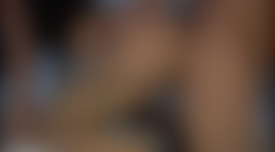彼氏持ちのグラドルJDちゃん。今だにインスタなどで切り抜きが回ってくる子です。超美人。
ホテルの部屋で待ち合わせて楽しんじゃいました。
エロいガーターストッキング履いてきてくれたので着衣のまま...。 (2/2)