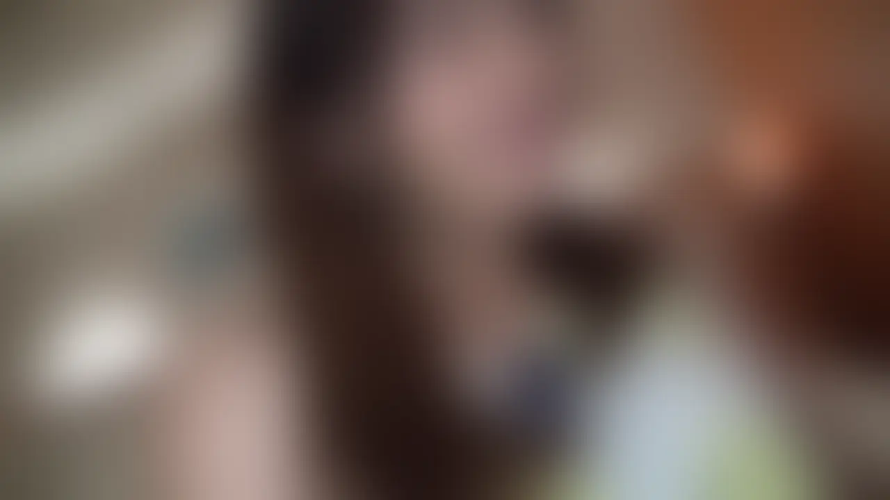 25歳のヨガインストラクター美女とハメ撮り！きれいなお姉さん系で、透き通るような白肌とFカップのおっぱいが一気に目の前にくる感覚…エロすぎます！！お尻が大きくてバックの破壊力がヤバい（笑）肉付きも絶妙で柔らかボディ、フェラや乳首責めのときのエロい表情も最高です！開脚正常位で伸ばした脚がピンと張ったままヨガるその姿、マジでエロすぎて興奮しました！！ (2/2)