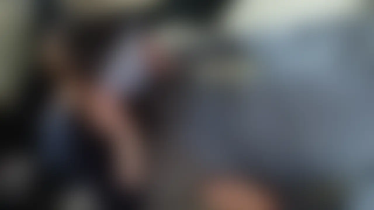 疑われた翌日に2回もしゃぶってる😵‍💫
しかも、昼休み。
最低な女。…でもやめられない。
不倫男のチ◯ポを口に咥えると、
体が熱くなって濡れてくる。
「…入れて？」
そんなセリフを吐くのも、時間の問題かも🥺 (2/2)