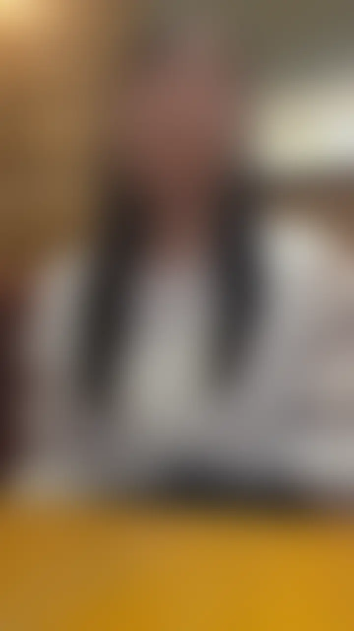 【絶対流出厳禁】美人局に遭った俺が、相談した弁護士事務所の女性弁護士と濃厚セックス
俺が美人局に遭ってしまい、信頼できる女性弁護士に相談した。
すると担当の女性弁護士が実はるでぃの動画、以前から見ていたという驚きの告白。
事件の詳細を色々聞きたいとのことで、別日に食事の約束をしてくれた。
食事中は最初真面目な話だったのに、最近彼氏と別れた彼女の雰囲気が徐々にエロく変わっていき…。
途中から目が潤んで、彼女の方からストレートにこう言ってきた。
「るでぃさんの動画で何度も興奮してイッてたんです…本物のセックス、味わってみたい」我慢できず近くのホテルに直行。
部屋に入るなり激しく抱き合い、挿入した瞬間、彼女は全身をビクビク痙攣させて喘ぎ始めた。
気持ち良すぎて何度も絶頂に達し、爪を立てて俺にしがみつきながら「もっと…壊して」と懇願してくる。
清楚でお堅い女性弁護士とは思えないくらい乱れて、ガクガク震える姿がエロすぎた。
興奮が止まらず、多目的トイレに連れ込んでエッチ。
誰かに見られたら即バレのスリルの中で、彼女は声を抑えきれずにさらに激しくイキ、俺の腕の中で痙攣しまくっていた。彼女は身バレしたら社会的に完全に終わる立場。
美人局にあった俺が、相談した女性弁護士本人とヤッた、絶対に流出させてはいけない超リアル濃厚セックス動画。
「弁護士資格無くしてしまうから動画は出さないで」って言われたけどなんとか説得して公開してる
欲求不満の美人弁護士が俺のチ●ポで何度も全身痙攣しながらイキ狂う様子を、全部収録した。
興奮必至の禁断プレイ、今すぐチェックしてくれ。
くれぐれも人にはせないでほしい、、、、 (2/2)
