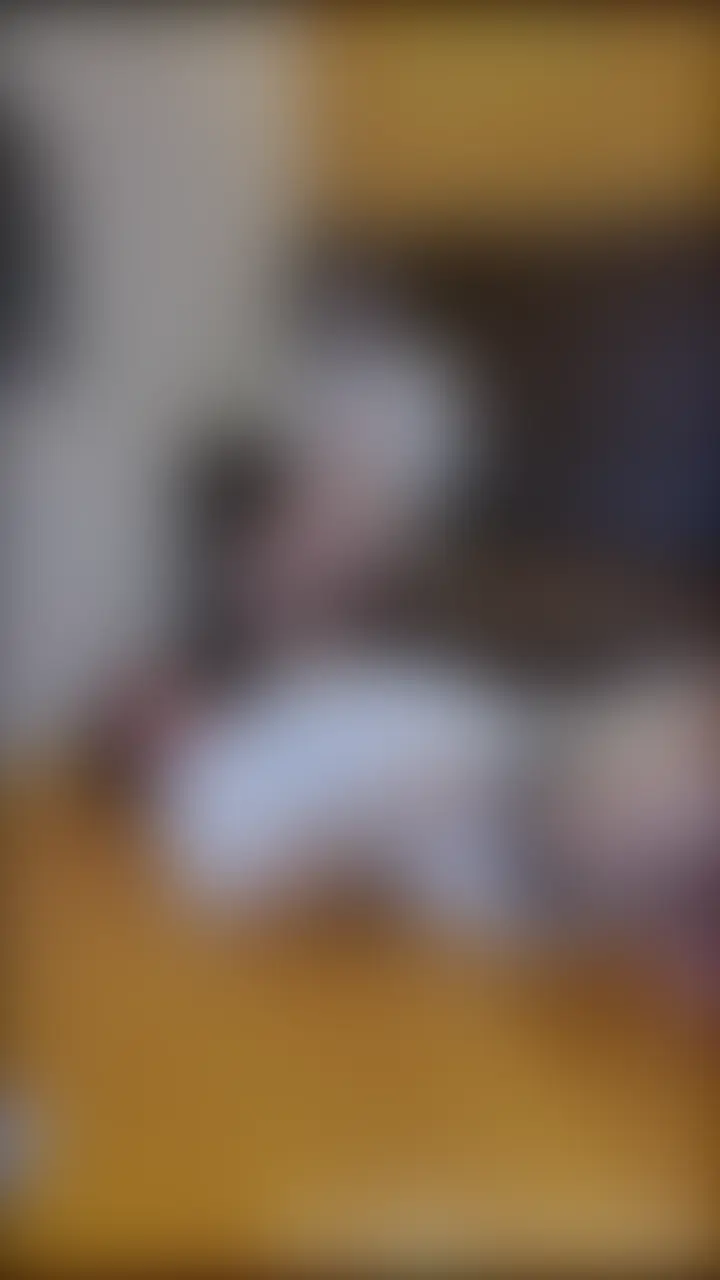 弥めいちゃんの靴下・素足匂い責めです✨
靴下良い匂いだよねぇ🥰
めっちゃくんくん嗅いでて健気で可愛かったなぁ✨
こんな汗だくに蒸れた臭い靴下で喜んでくれるの嬉しかったぁ💕
素足になって指の間も嗅がせたけど鼻息でくすぐったかった笑
でも楽しかったよ~🥰
~~~~~~~~~~~~
2アングル分の動画です
20:04秒 (2/2)
