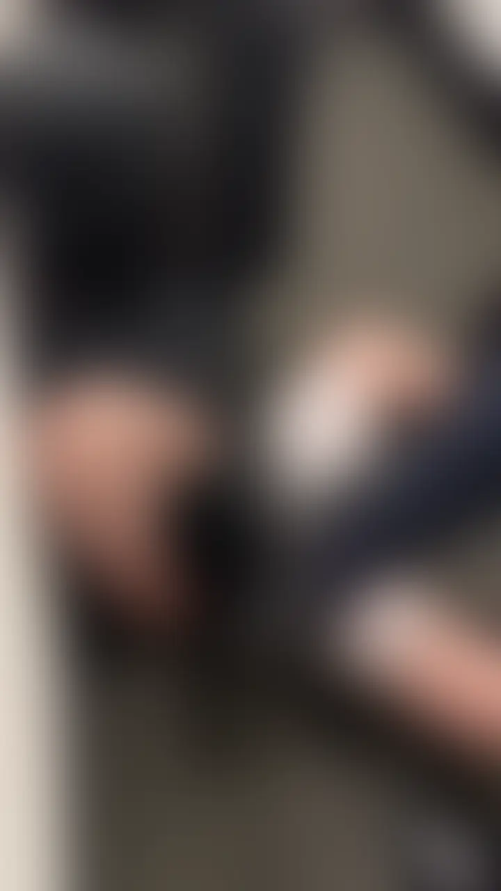 リーマン3人に踏まれ蹴られ、踏まれ、嗅がされるドM sample 1