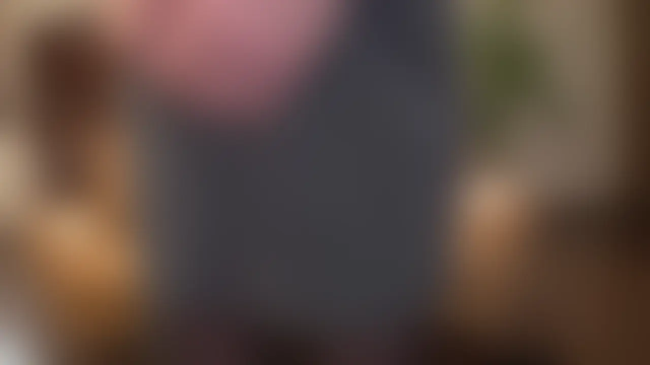 超絶ドMな人妻をネットで募ったドSな単独さんにハメてもらった。
見ての通りすごく美人な女ですが、笑っちゃうほどドMな女です。
スパンキング、イラマチオ、首●め…など、なんでもOKなヤバい女です。
今回はそんな彼女をTwi●terで募ったドSな男性に抱いてもらいました。
こういったお互いの素性が分からない相手とするセックスで興奮するタイプの人間が一定数いるんです。
寝取り願望のある男が多いのかも知れません。
思えば、この女との出会いはハプバーのお客さんからの紹介でした。
なので、彼女自身も一期一会のセックスは珍しいことではないのかも知れません。
しかしながら、この日も見ず知らずの男のチンポを美味しそうにしゃぶり、潮を吹かされ、チンポで上下の口を塞がれて、間違いなく興奮していました。
旦那がいるのにです。
単独さんもメチャクチャ興奮していて、勢いそのままに顔射してたのは、ビデオを撮っていた僕もすごく興奮しましたね。
Sっ気のある方には是非見ていただきたいです。 (2/2)